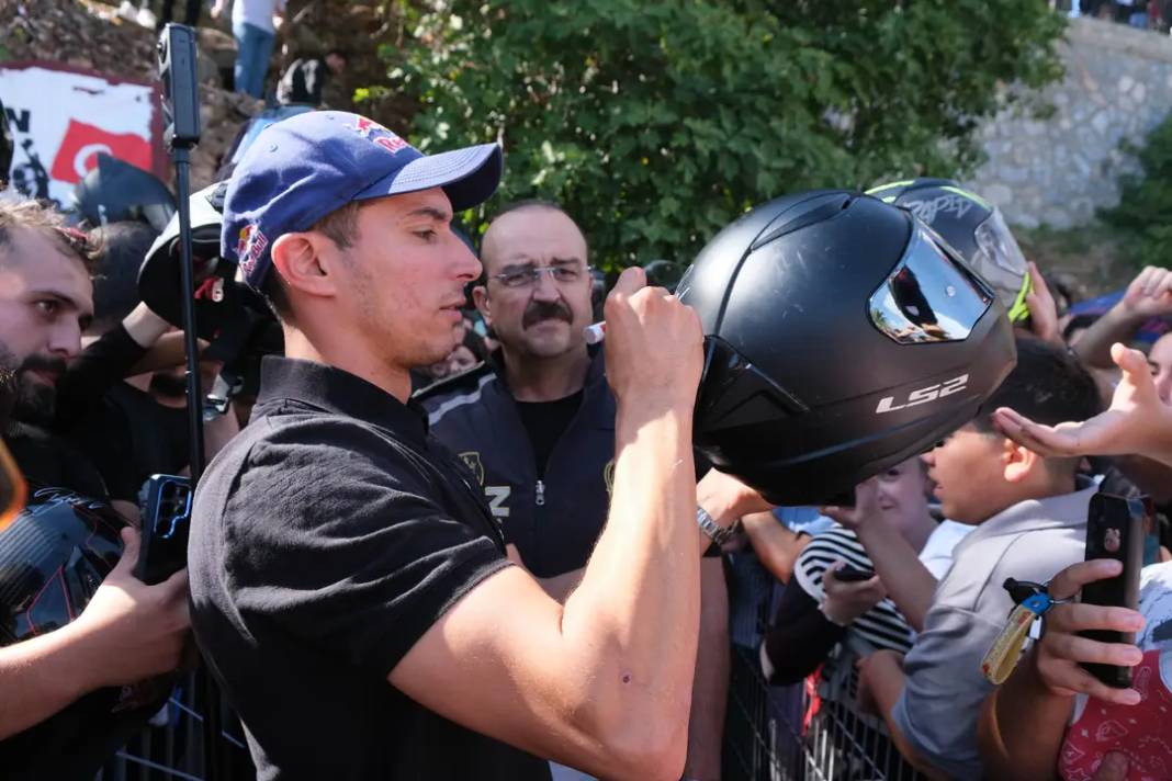 Şampiyon Toprak Razgatlıoğlu'nu Alanya'da Binler Karşıladı 3